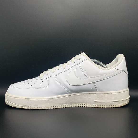 Nike Air‎ Force 1’s ‘07 Triple White Shoes Men’s Sz 11.5 main image 6